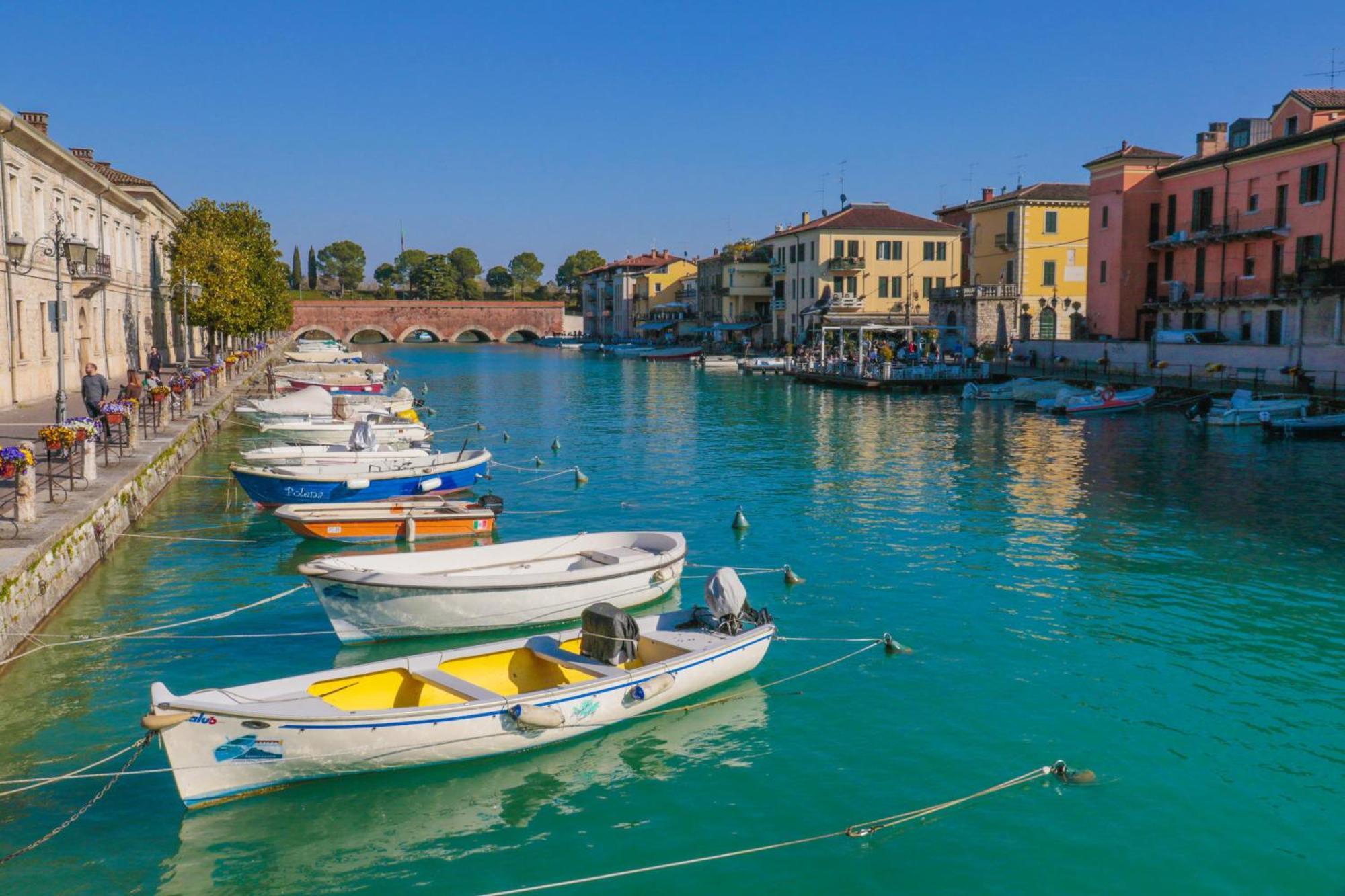Le Finestre Sul Borgo Rooms Peschiera del Garda Exterior foto