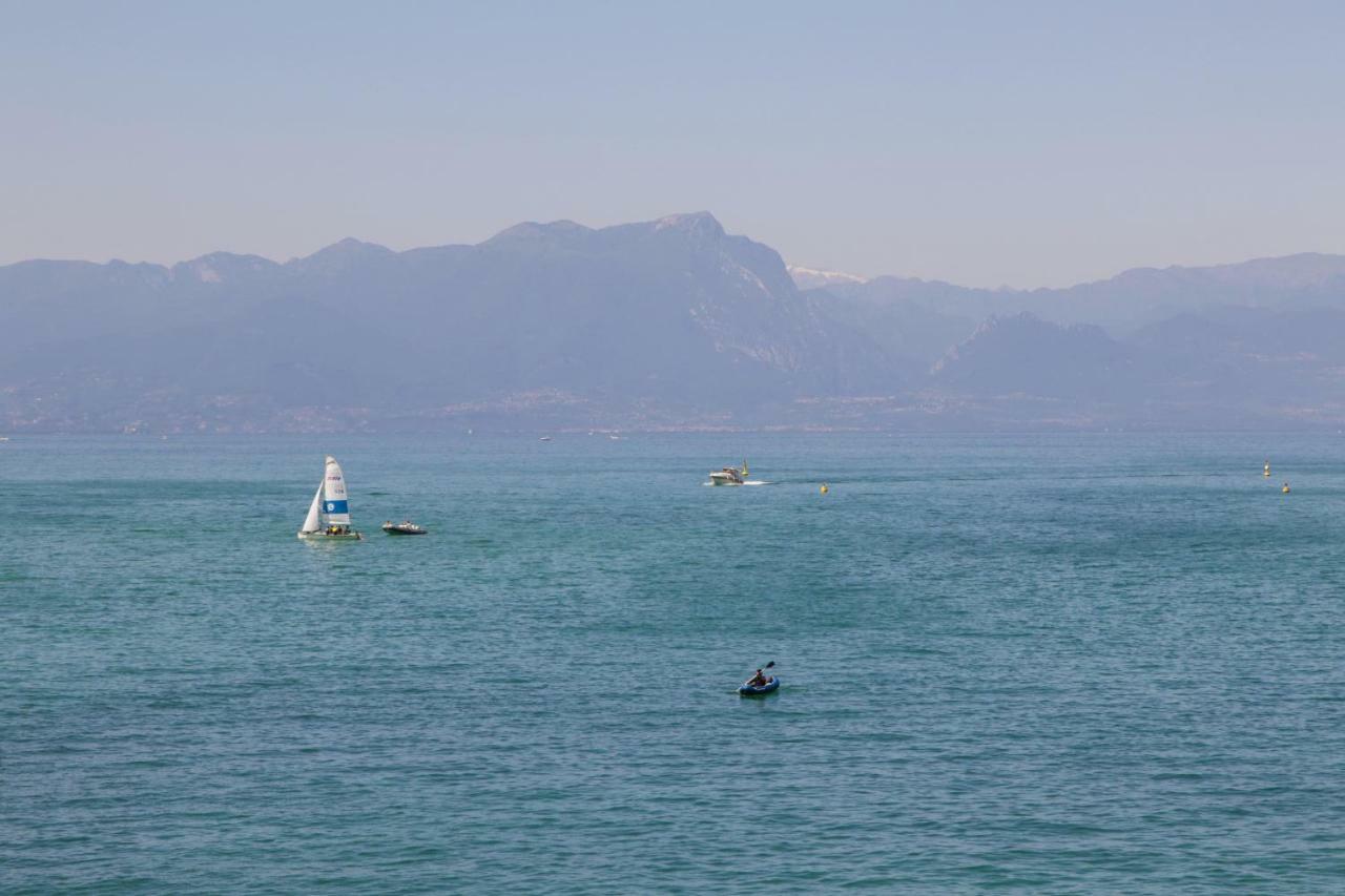 Le Finestre Sul Borgo Rooms Peschiera del Garda Exterior foto