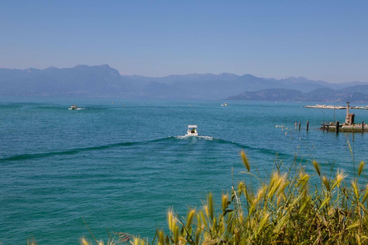 Le Finestre Sul Borgo Rooms Peschiera del Garda Exterior foto